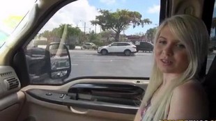 порно #5260: миньет, мастурбация девушек, блондинки, в машине